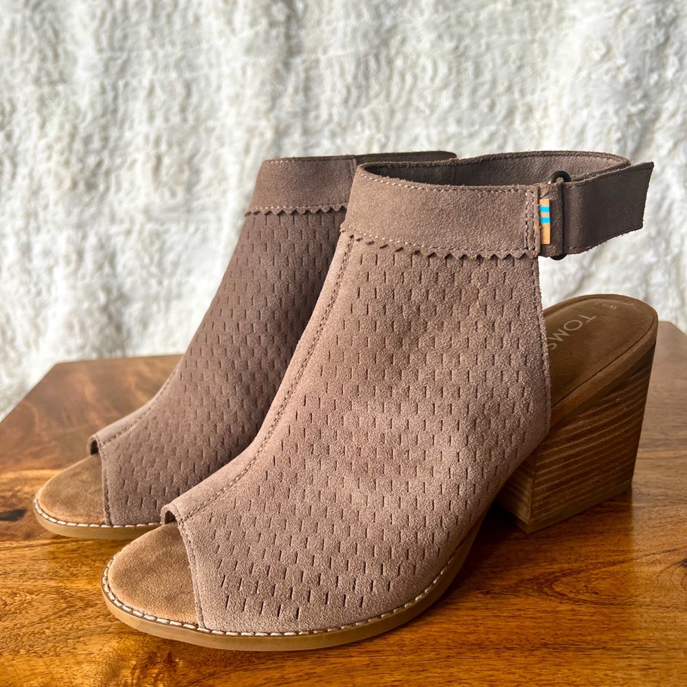 TOMS Grenada Heeled Slingback Sandals Open Toe Booties Taupe Suede Peep Toe